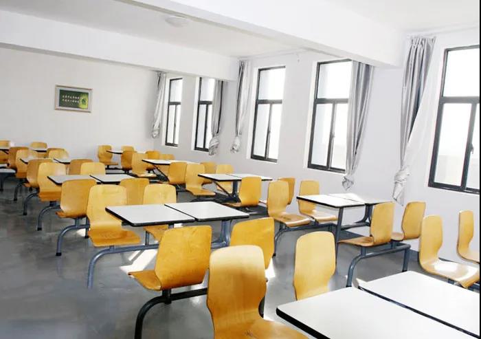 復工加防疫，榮大候車亭兩不誤配圖五